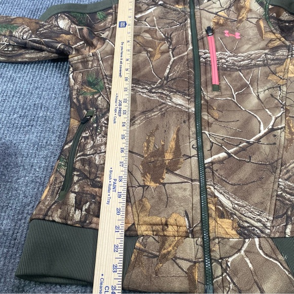 Under Armour and Realtree Women’s Camouflaged Jacket Size Medium - Picture 8 of 9